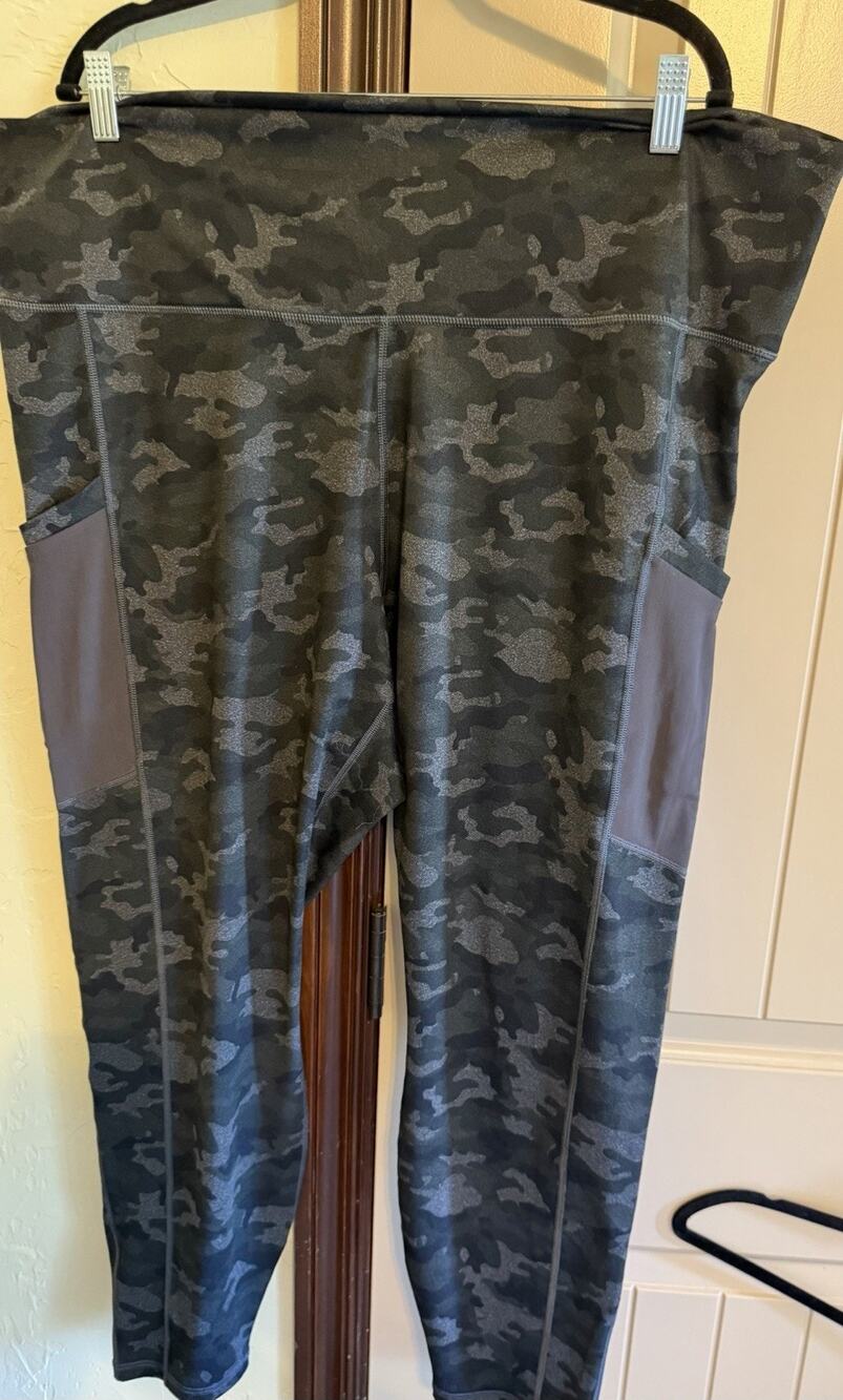 Fabletics Powerhold Women's Athletic Leggings Size 4X Camo
